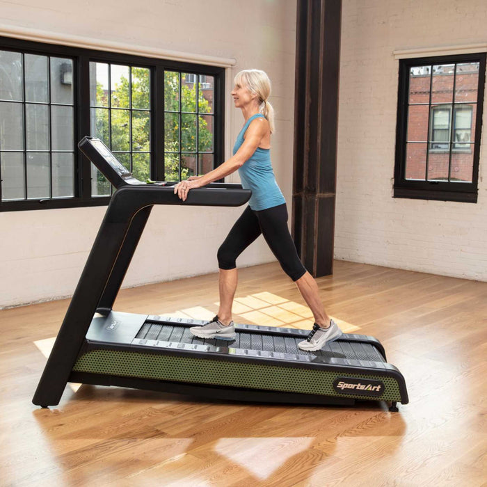 SportsArt Treadmill G660 Female Training 