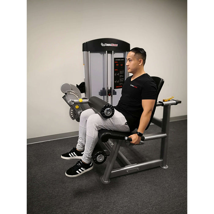 bodykore isolation series gr639 leg extension machine male exercise side view close up